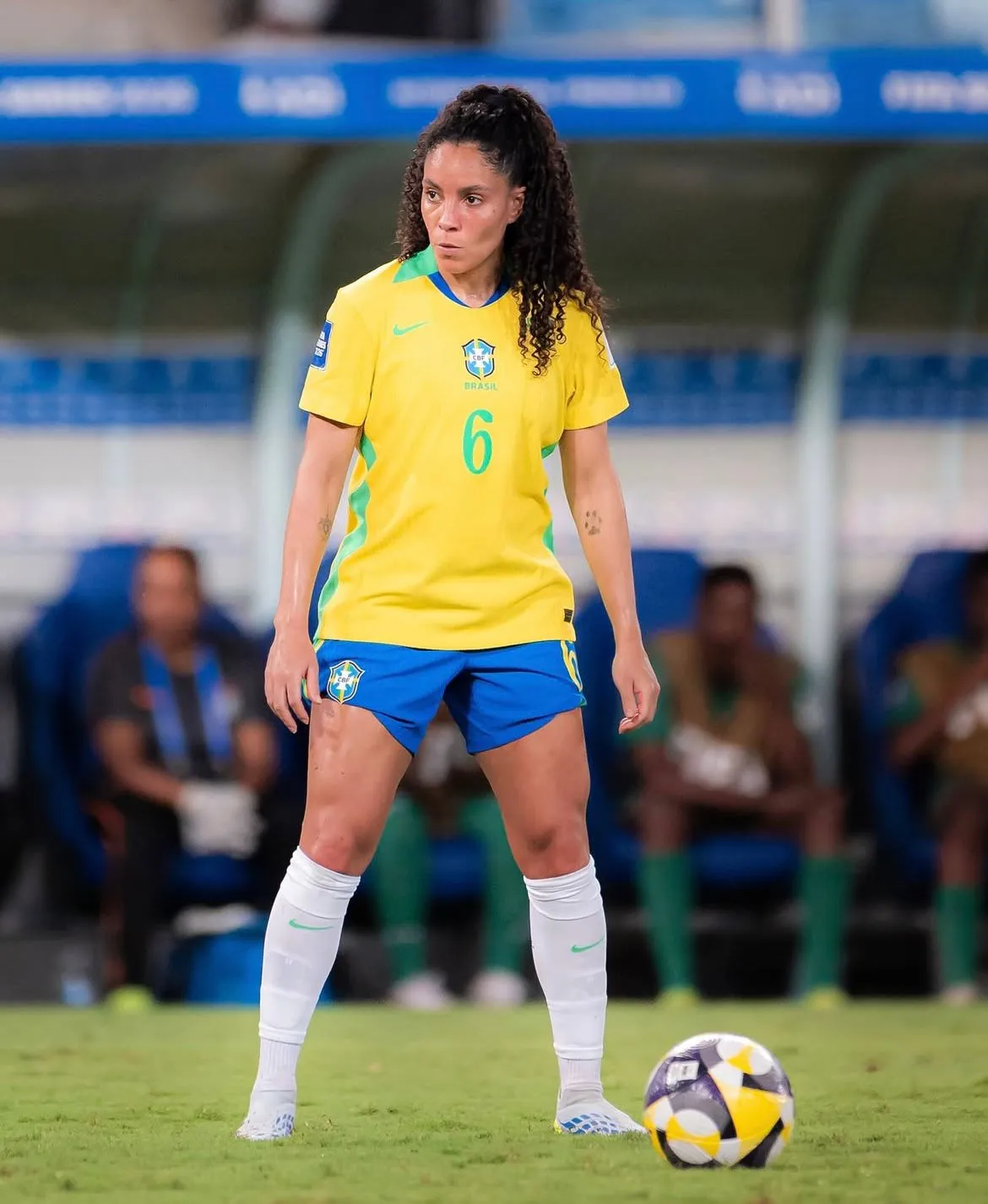 Yasmim defendendo a Amarelinha. Foto: @yasmimaribeiro/Instagram
