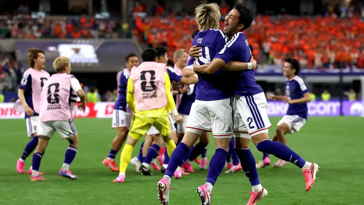 Japoneses comemoram empate com a Holanda no fim em estreia na Copa