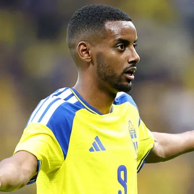 Isak brilha pela Suécia e manda recado ao Liverpool