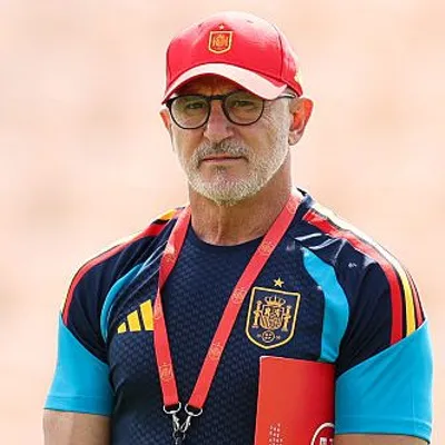 La Fuente tem dúvida sobre disputa no meio-campo da Espanha