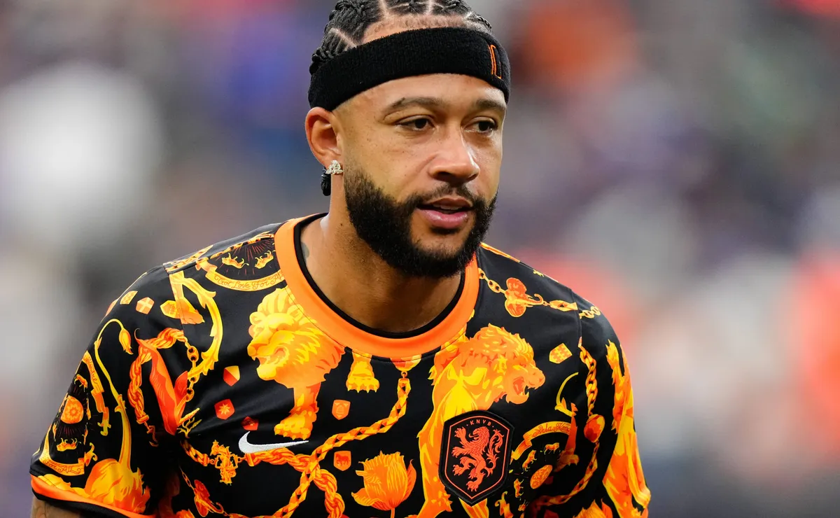 Memphis Depay é criticado por portal após Holanda x Japão na Copa do Mundo