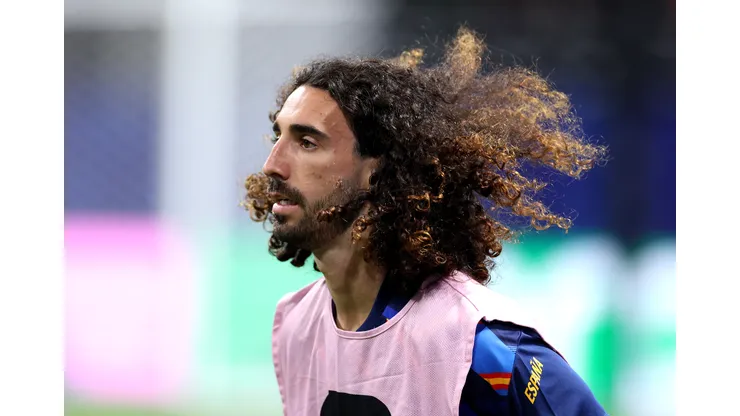 Cucurella em ação - Foto: Florencia Tan Jun/Getty Images