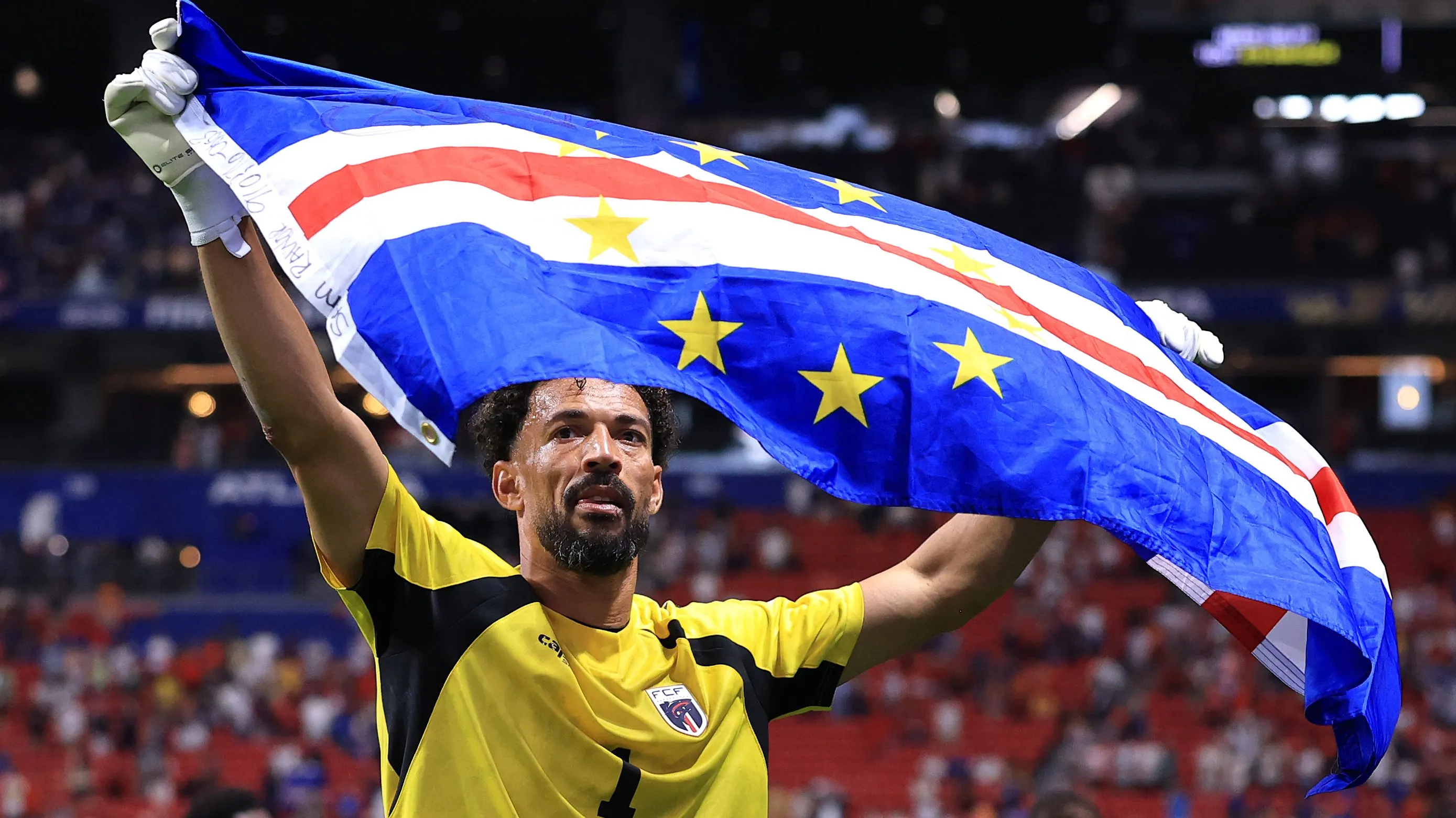 Vozinha, 40 anos, foi o grande herói de empate por 0 a 0 com a poderosa Espanha na estreia da Copa
