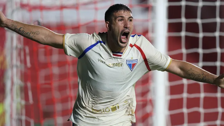 Miritello comemora o gol da vitória do Fortaleza sobre o Náutico.