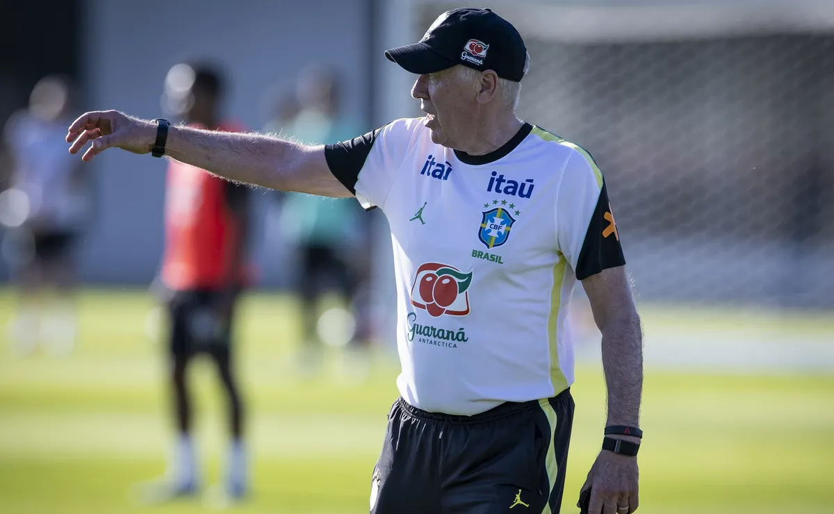 Gabriel Magalhães, Bruno Guimarães e Raphinha não participam de treino com bola da seleção brasileira