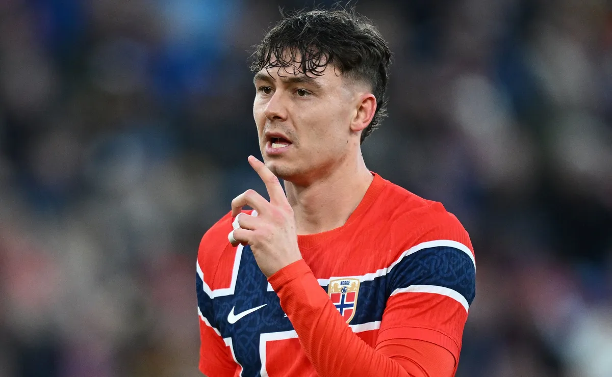 Larsen perde treino para Copa e técnico da Noruega solta: “Se não aguenta febrezinha, mandamos para casa”