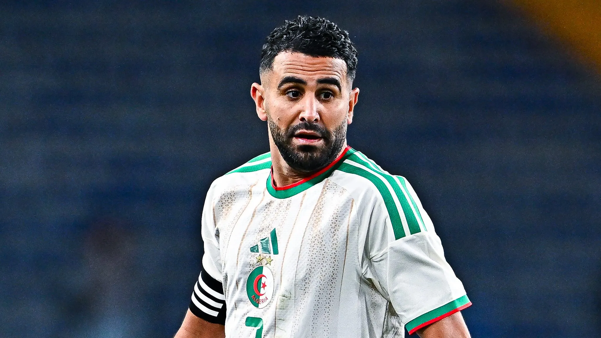 Mahrez em campo pela Argélia. (Photo by Simone Arveda/Getty Images)