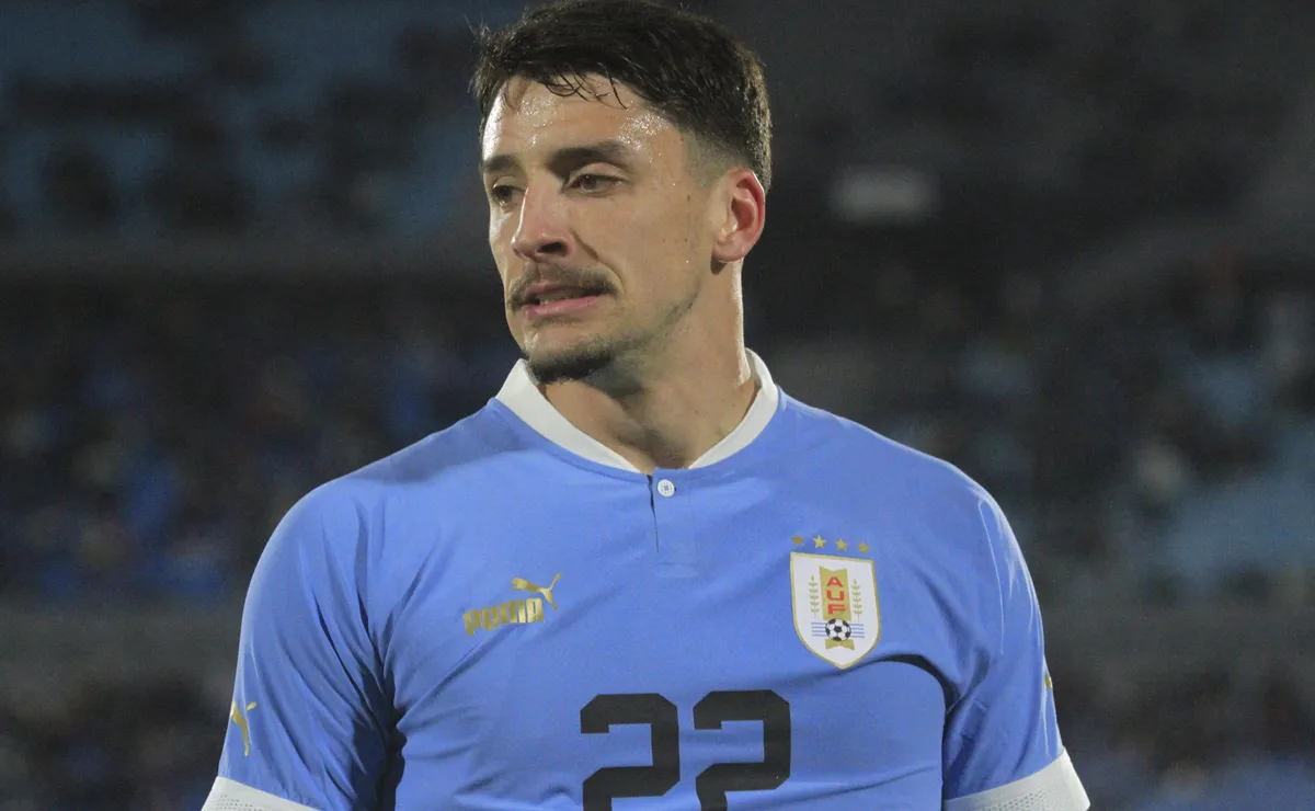 Bielsa não utiliza Piquerez e Emi Martínez e dupla acompanha empate do Uruguai na Copa do Mundo do banco