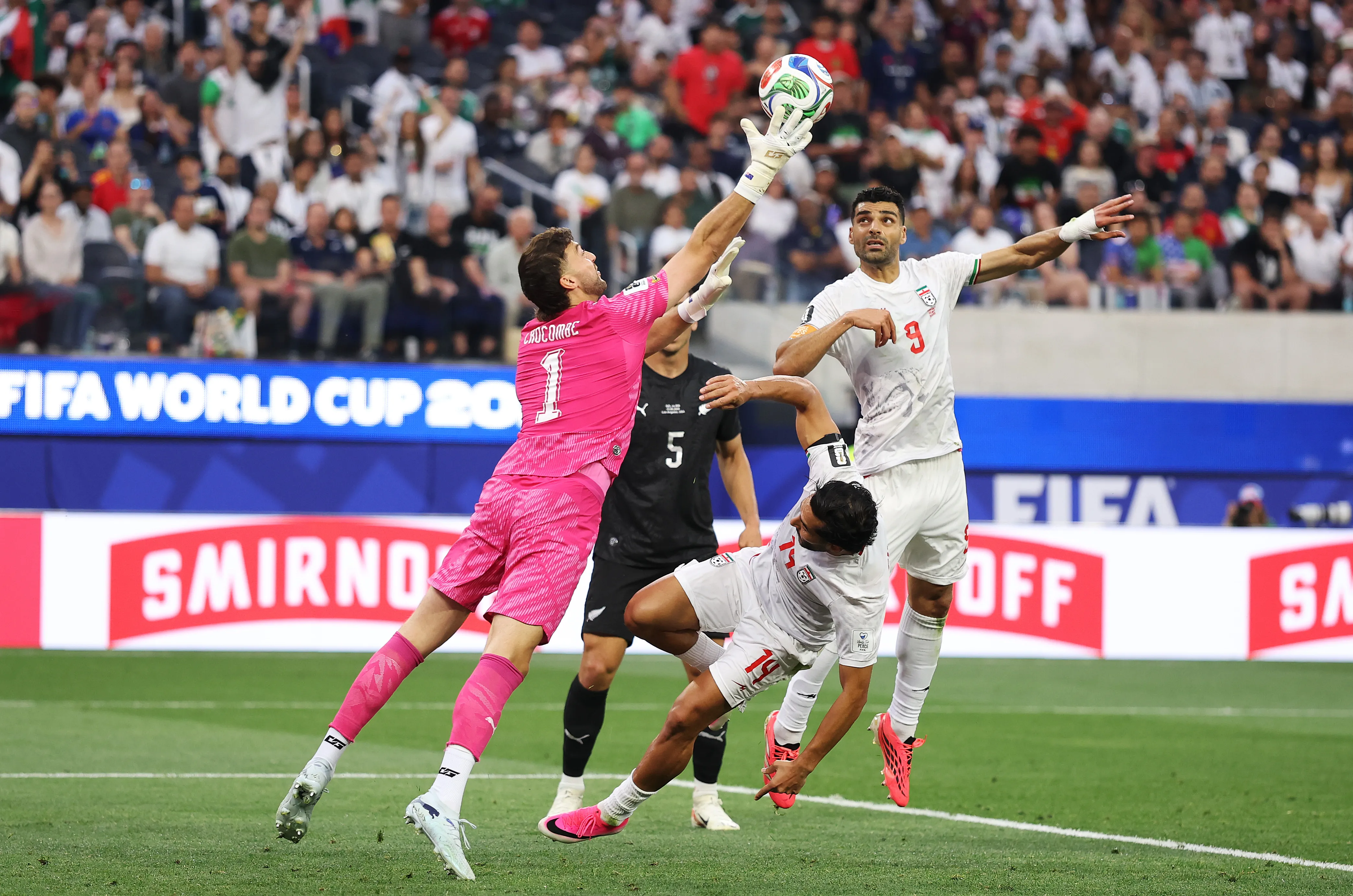 Irã x Nova Zelândia fazem jogo animado em Los Angeles. Foto: Richard Heathcote/Getty Images.