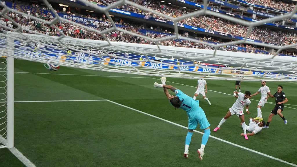 Just marca o primeiro gol sobre o Irã, em Los Angeles – (Photo by Richard Heathcote/Getty Images)