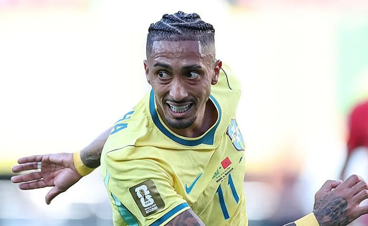 Raphinha não treina com a Seleção Brasileira após apresentar bolhas nos pés