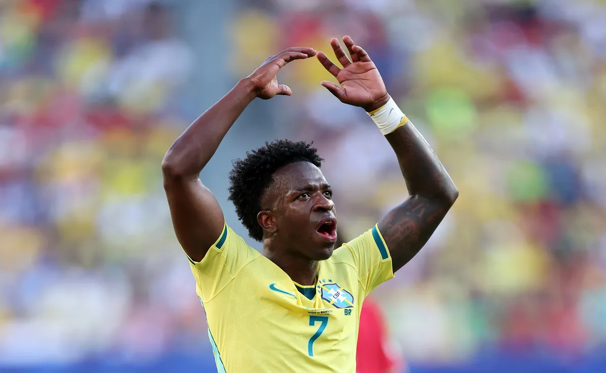 Vinícius Jr completa 50 jogos pela Seleção Brasileira e amplia protagonismo na Copa