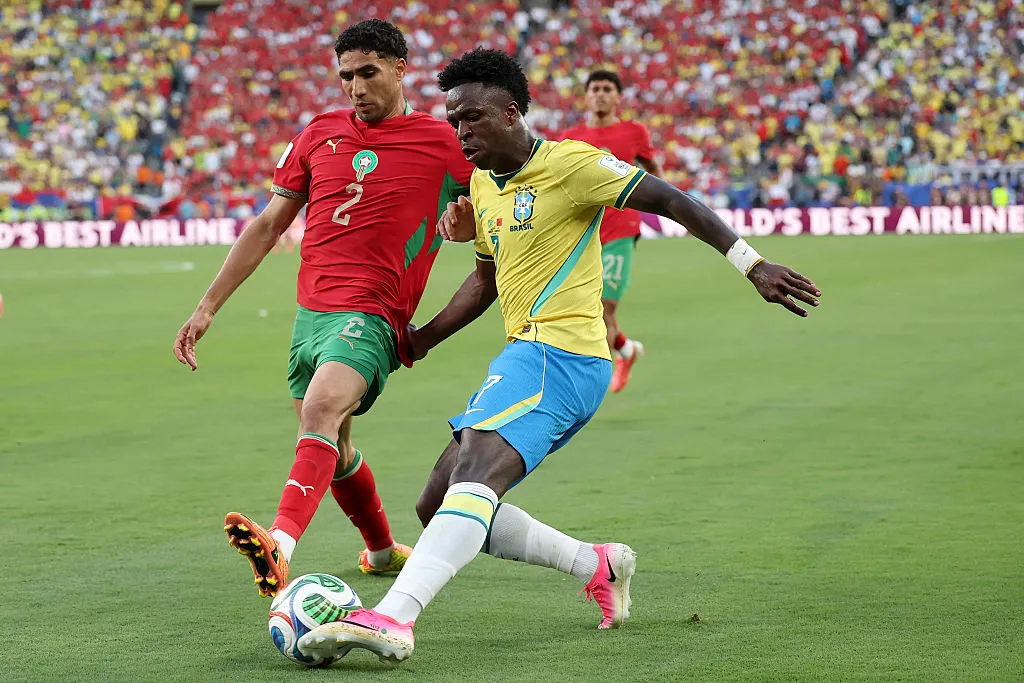 Vinícius Jr durante partida contra o Marrocos. Foto: Darrian Traynor/Getty Images