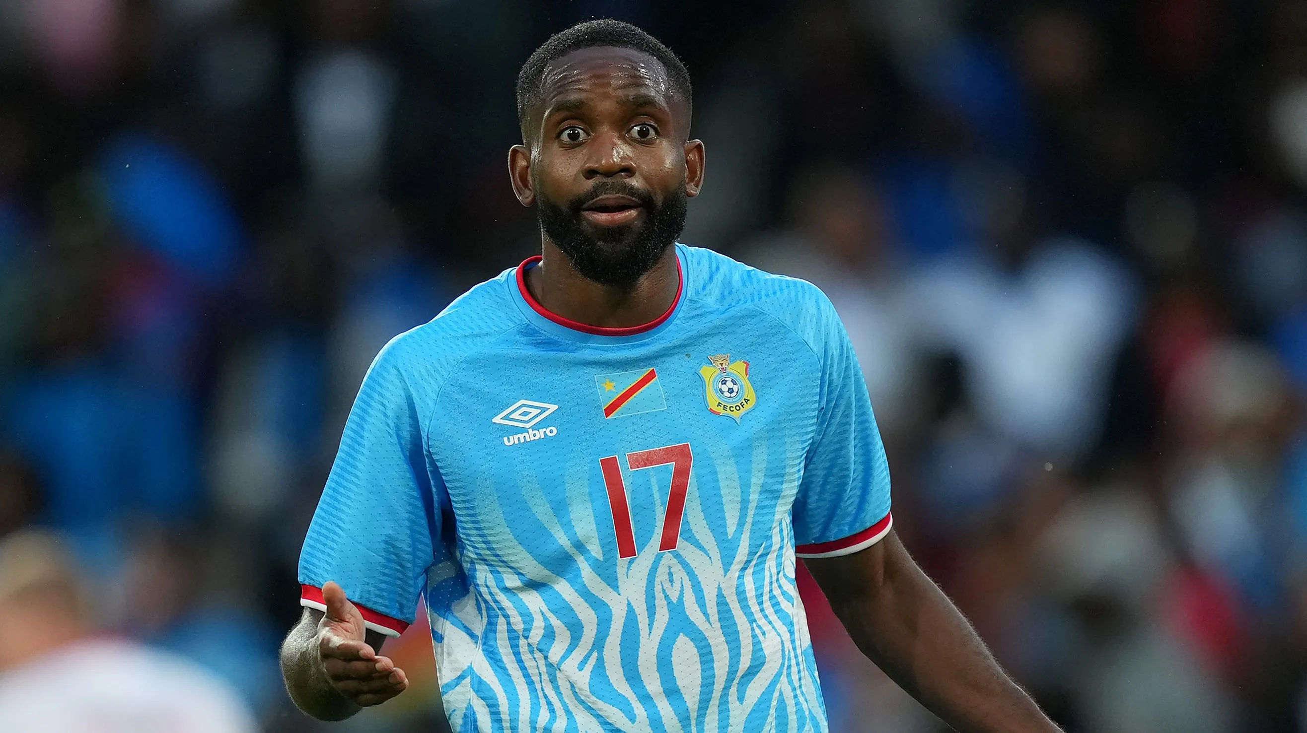 Bakambu em campo pela seleção de Congo. (Photo by Pau Barrena/Getty Images)