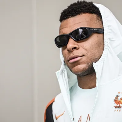 Mbappé estreia na Copa buscando quebrar novos recordes