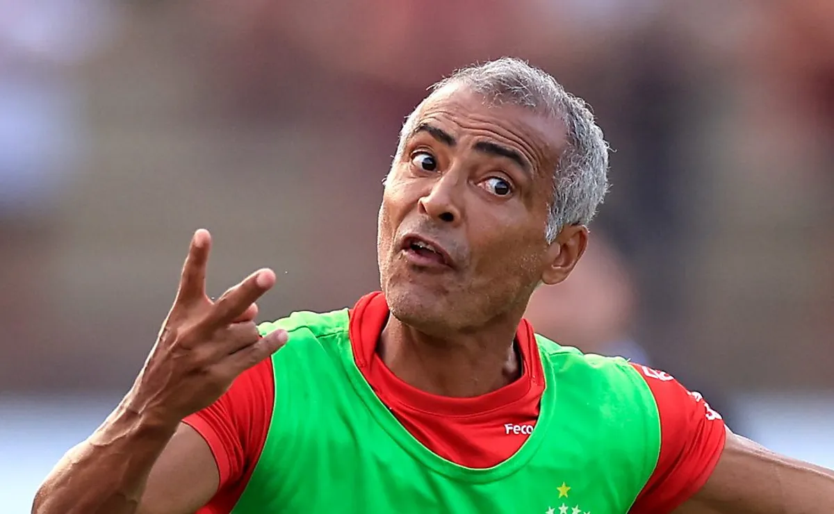 Romário reprova decisão da CBF pela renovação de Ancelotti na Seleção Brasileira antes da Copa do Mundo