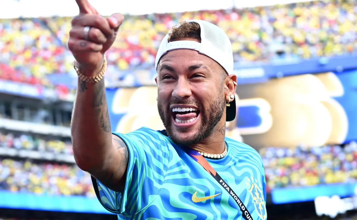 Neymar avança na recuperação, treina em campo e fica mais perto do retorno