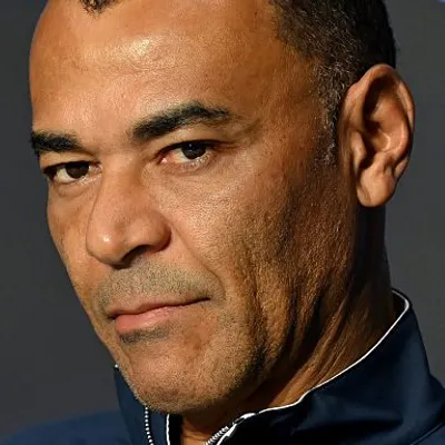 Cafu poupa laterais e revela o verdadeiro problema da Seleção