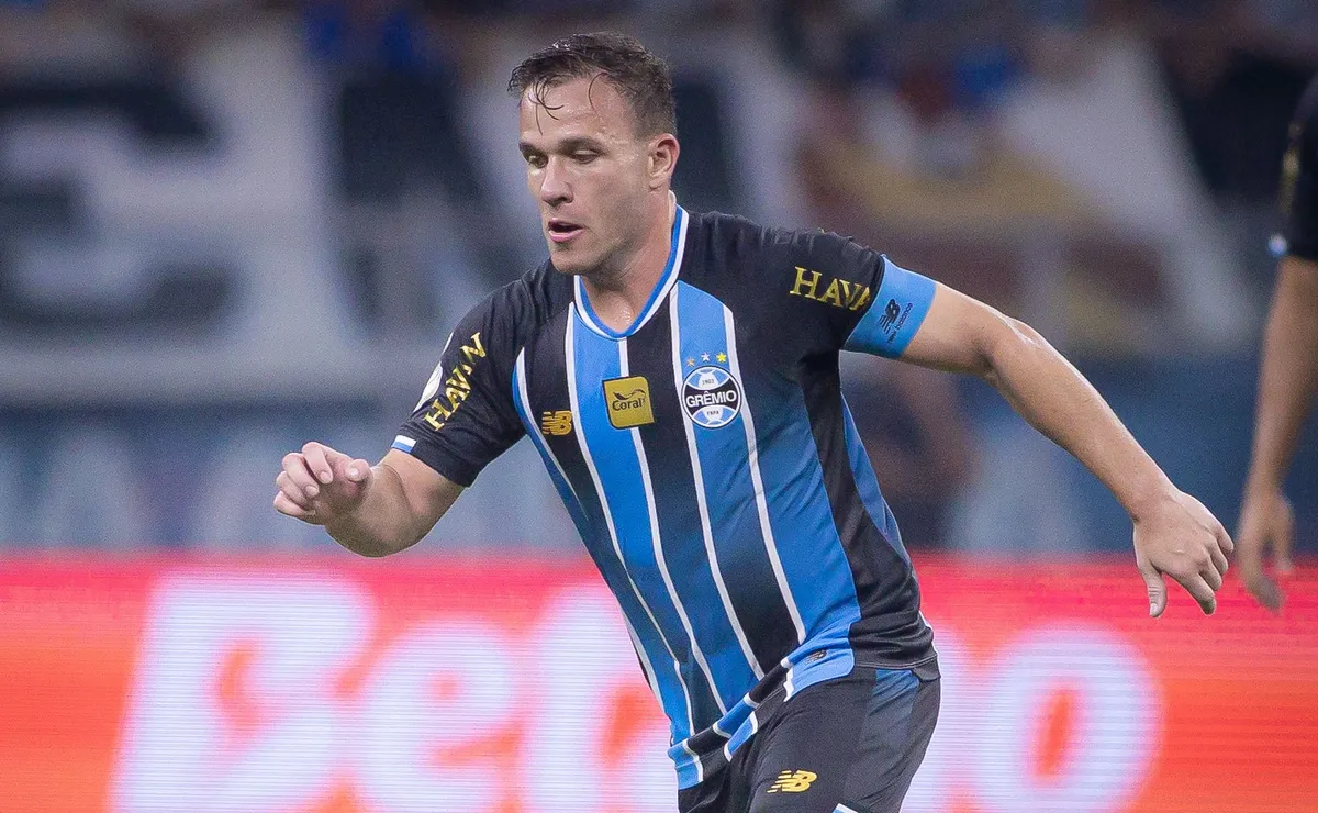 Grêmio bate o martelo e decide pela saída de Arthur; Fluminense monitora negociação