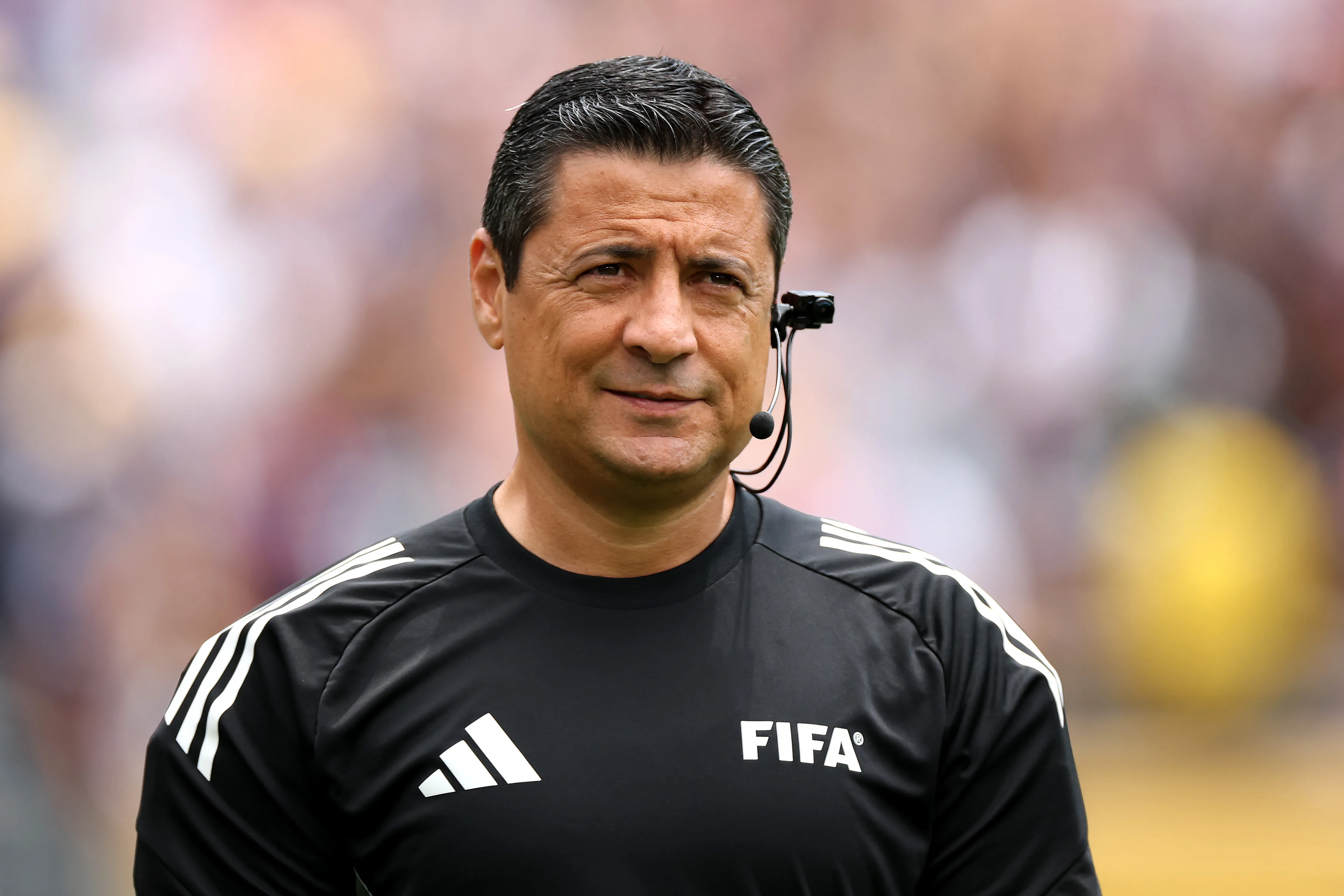 Árbitro Alireza Faghani. (Photo by Luke Hales/Getty Images)