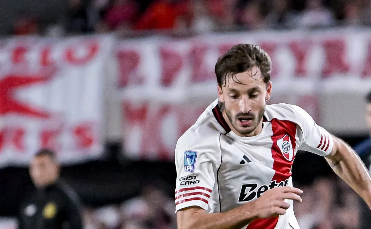 Santos não avança por Ayrton Lucas e monitora Matías Viña, que está de saída do River Plate