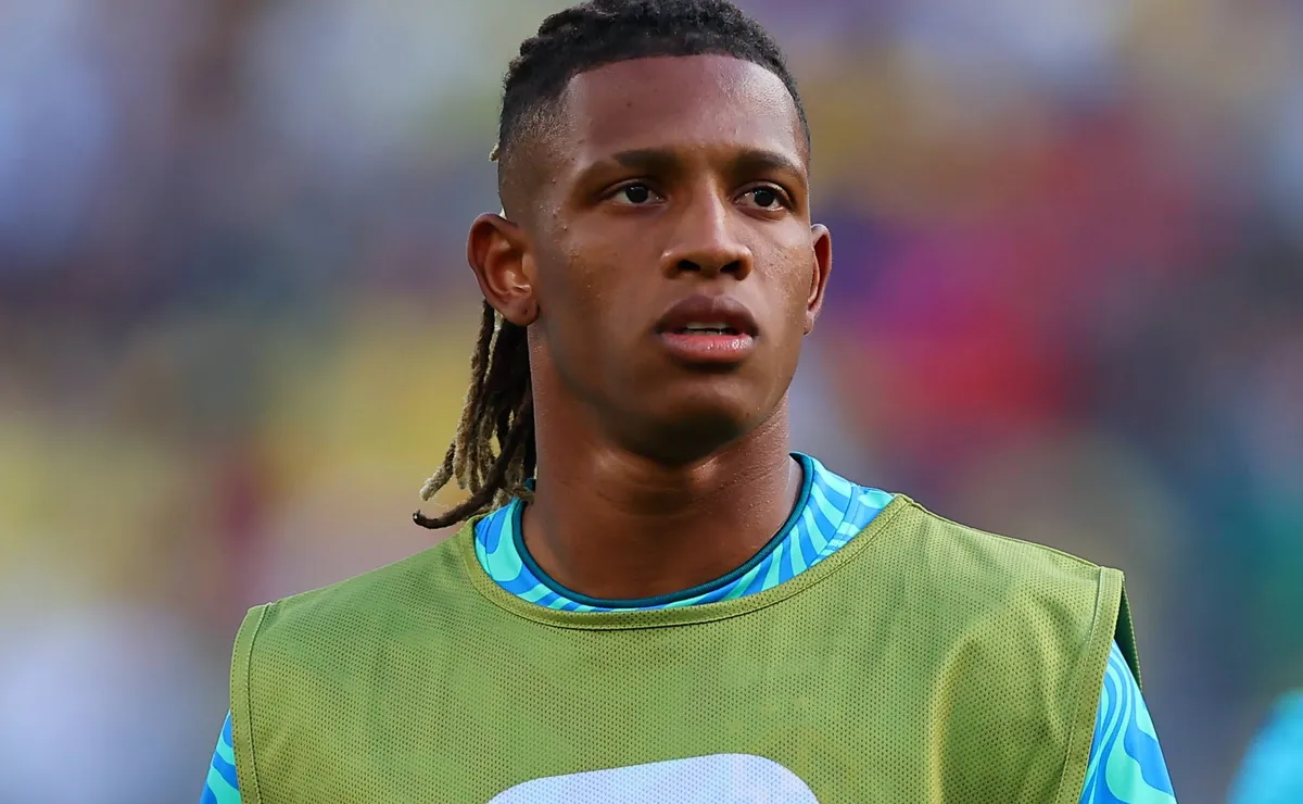 Danilo está ganhando moral com Ancelotti na Seleção Brasileira, diz André Hernan