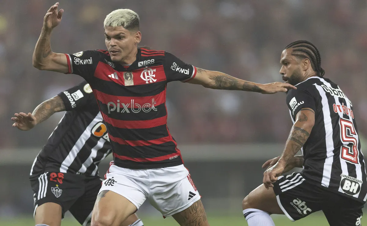 Flamengo aceita ouvir propostas por Ayrton Lucas, que desperta interesse do Santos e do exterior