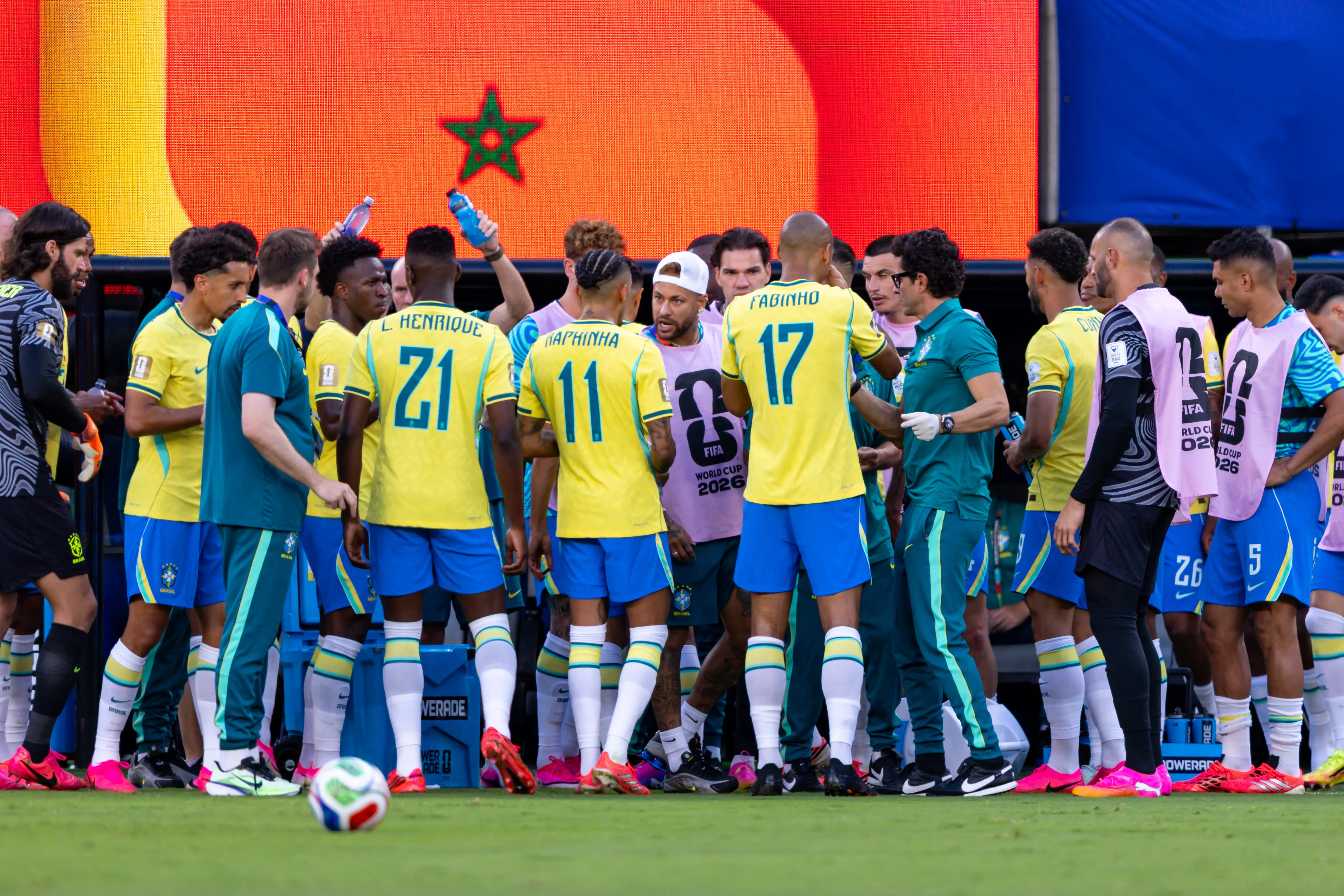ESTADOS UNIDOS – NOVA JERSEY – 13/06/2026 – COPA DO MUNDO 2026, BRASIL X MARROCOS – Neymar Jr jogador do Brasil orienta companheiros durante partida contra o Marrocos no estadio MetLife Stadium pelo campeonato Copa Do Mundo 2026. Foto: Rodolfo Buhrer/AGIF