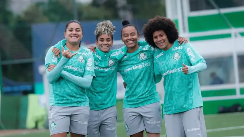 Jogadoras do Palmeiras em treinamento no CT do clube