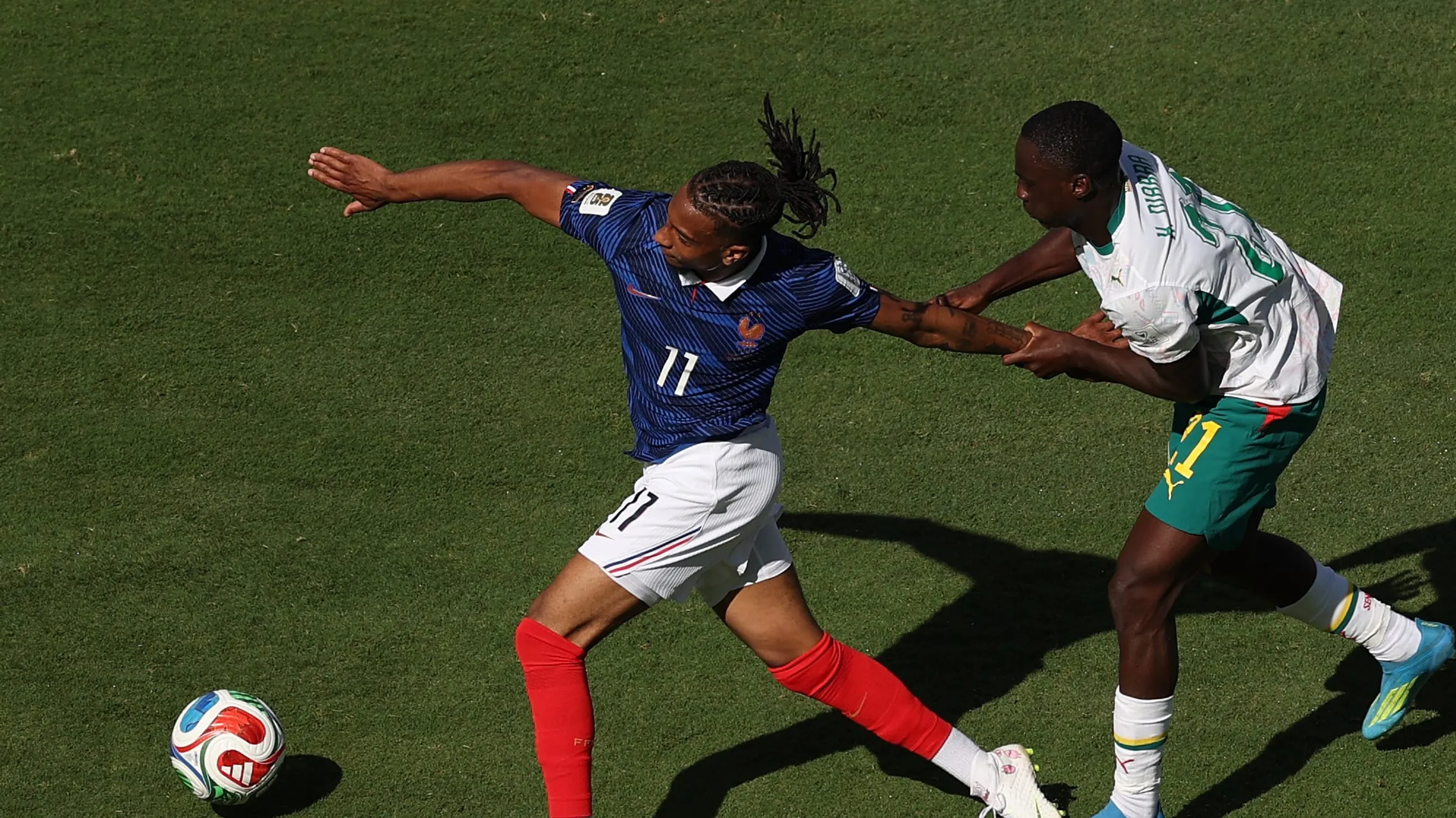 Foto: Darrian Traynor/Getty Images – Michae O. em ação durante jogo com Senegal.