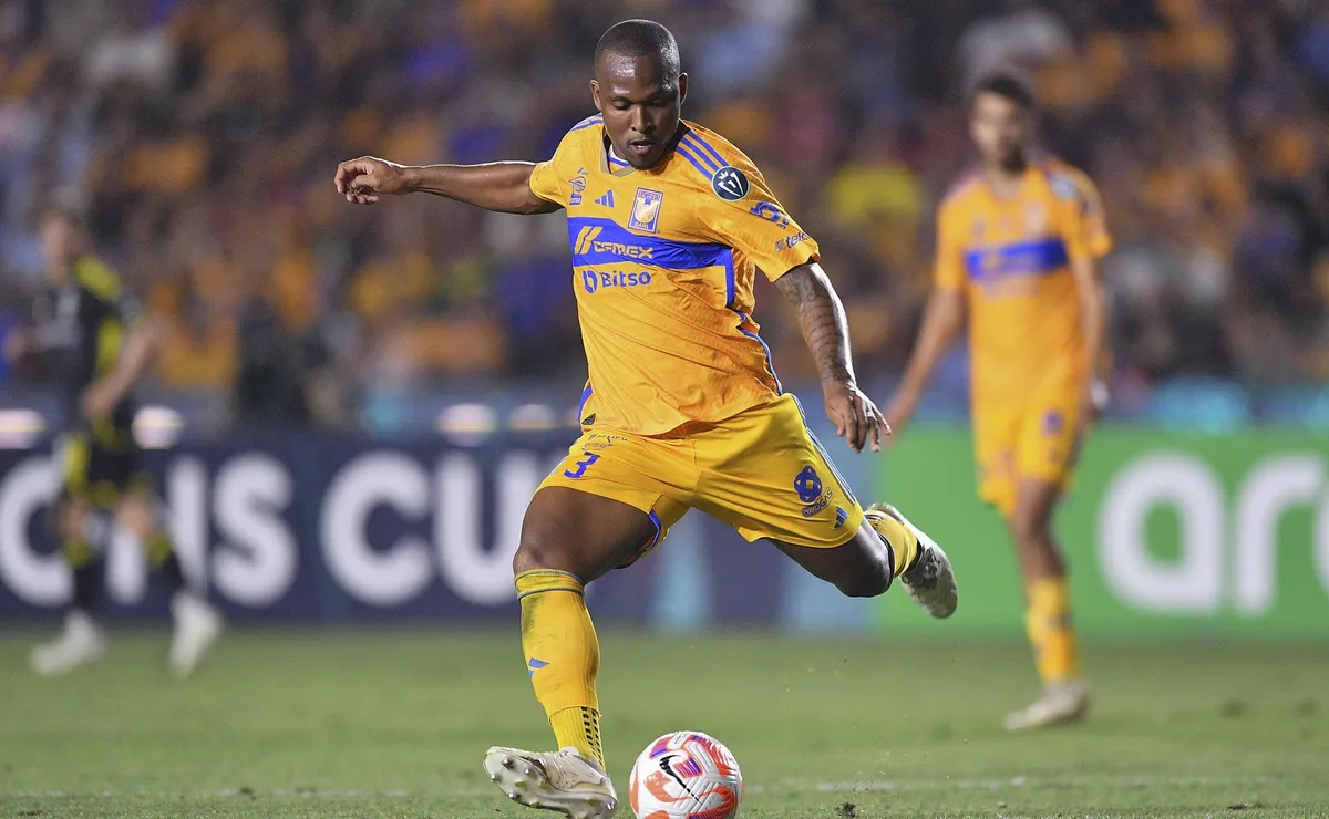 Internacional age no mercado e faz proposta ao zagueiro Samir, ex-Flamengo