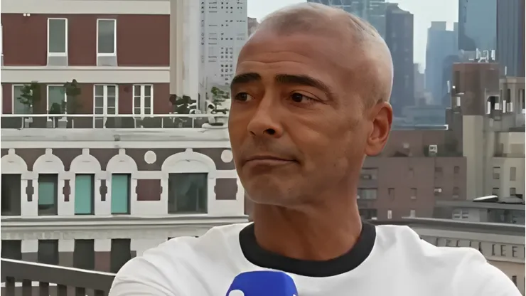 Romário durante programa ao vivo. Foto: Reprodução/YouTube Romário TV.