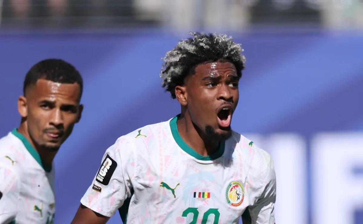 Ibrahim Mbaye marca contra a França e se torna o africano mais jovem a marcar em Copas do Mundo
