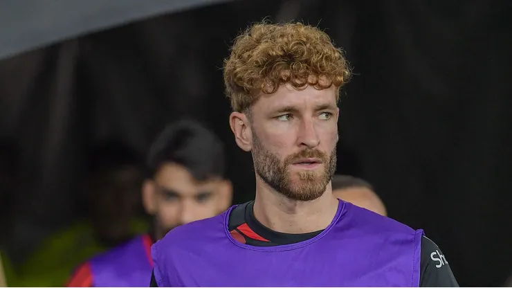 Léo Pereira durante aquecimento antes de jogo da Libertadores.