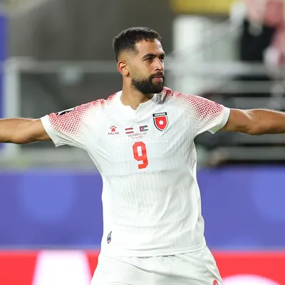Ali Olwan anota o 1° gol da Jordânia em Copas do Mundo na estreia, contra a Áustria