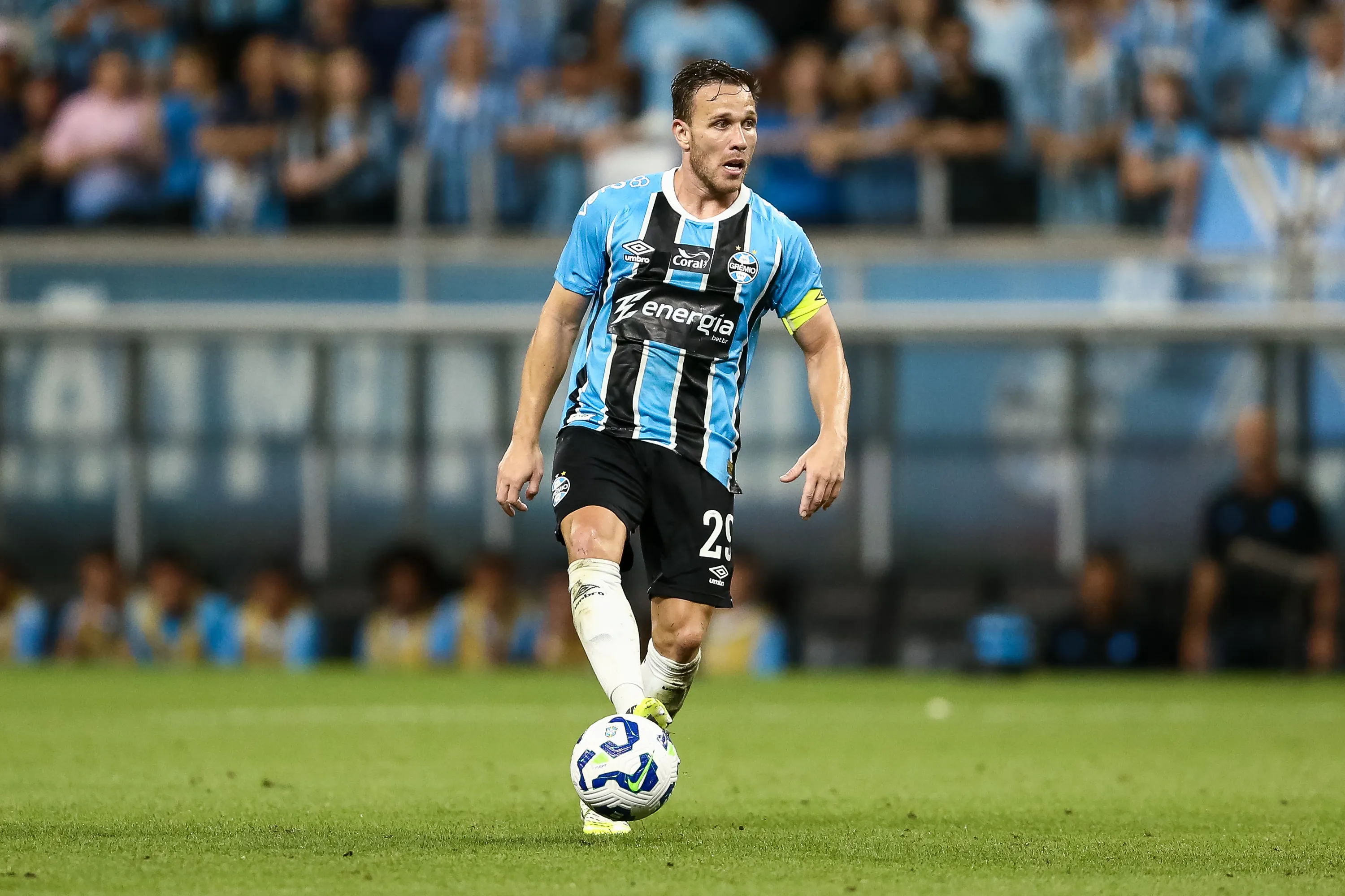Arthur, meio-campista gremista. (Foto: Pedro H. Tesch/Getty Images)