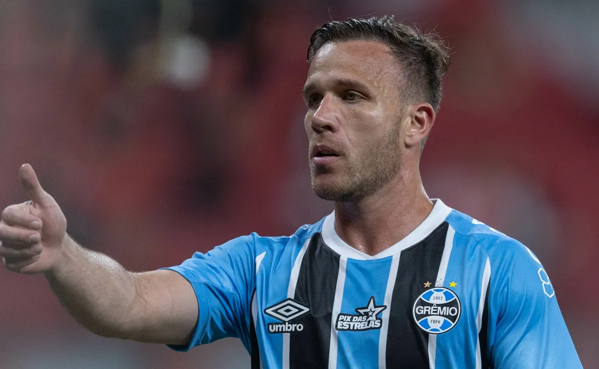 Arthur pede salário de R$ 2,5 milhões após interesse confirmado de Corinthians, Atlético-MG e Cruzeiro