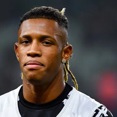 Botafogo destrava negociação com empresários de Danilo
