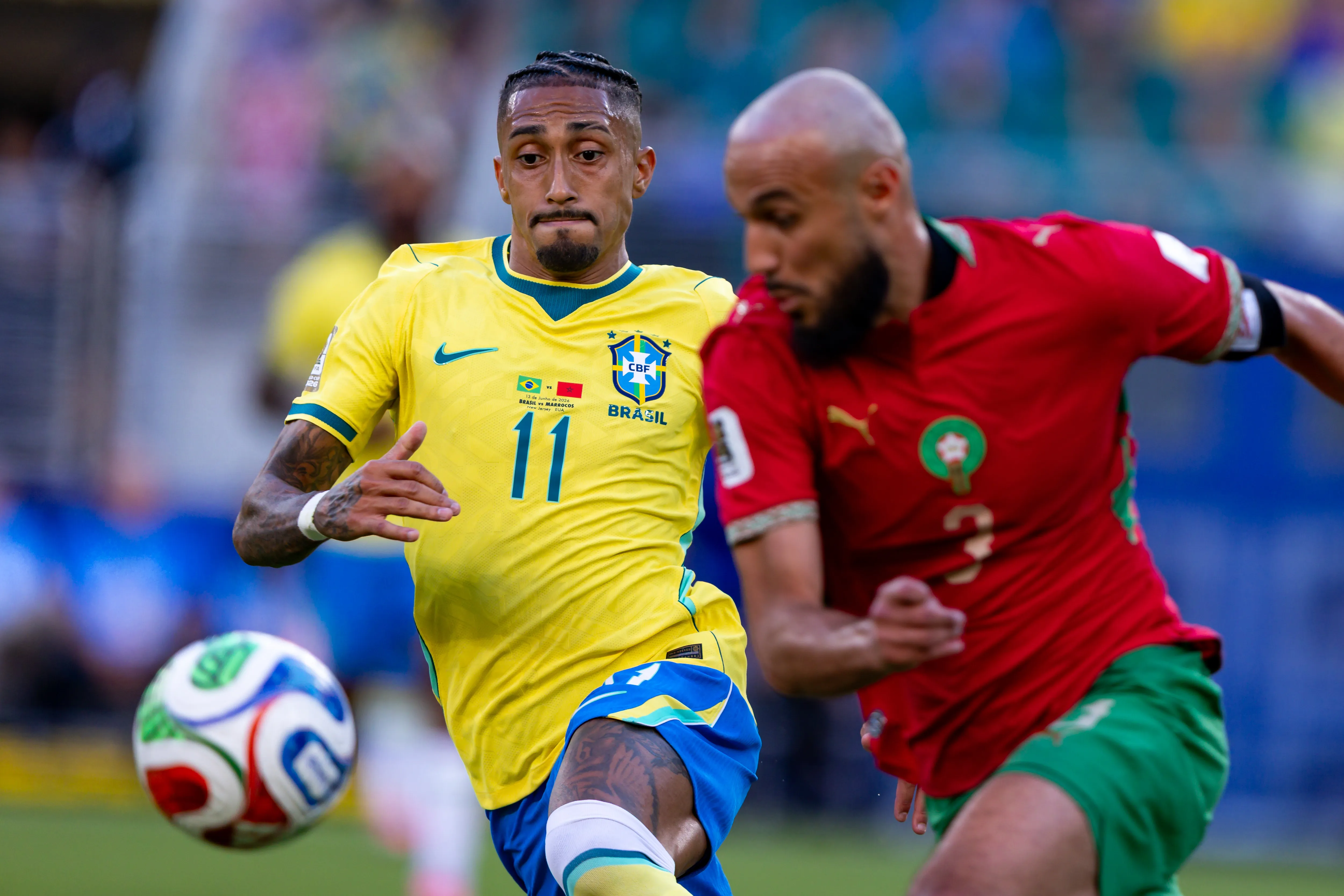 Raphinha decepcionou na estreia da Seleção Brasileira na Copa diante de Marrocos – Foto: Rodolfo Buhrer/AGIF
