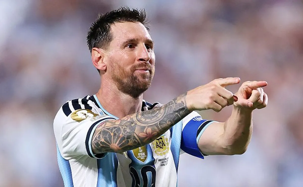 Messi bate recorde de participações em gols na Copa, mas Pelé segue imbatível na média