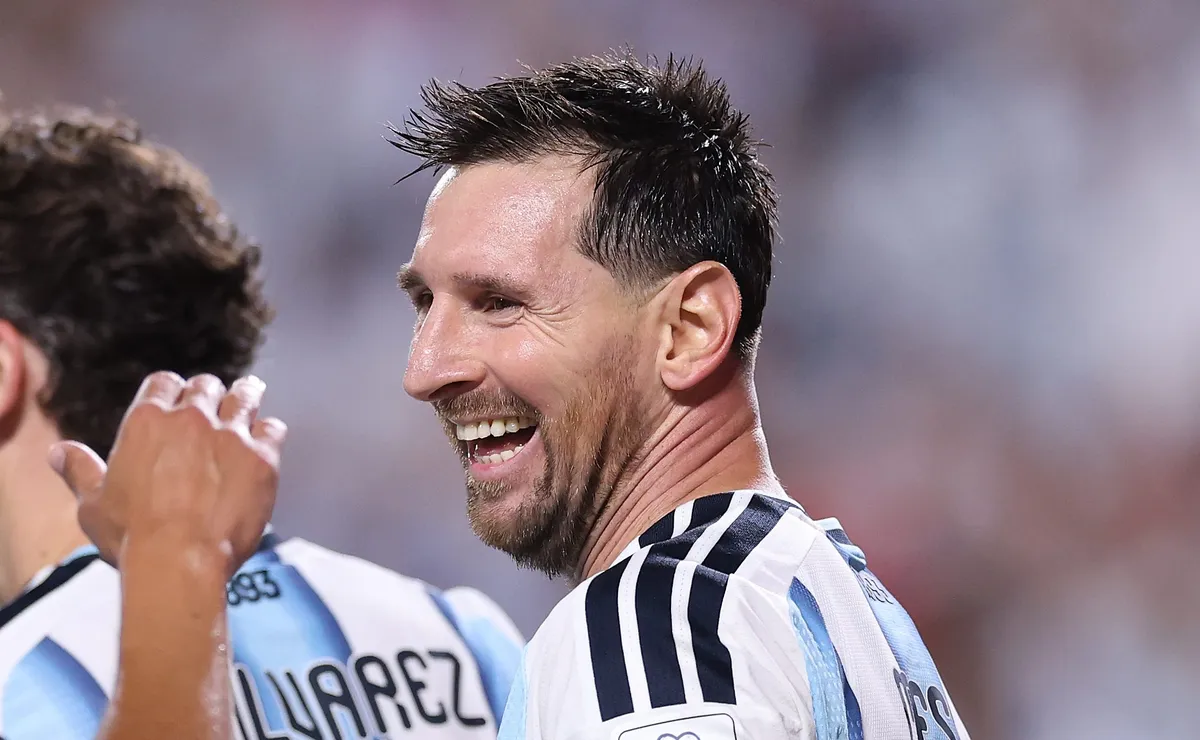 Messi, Mbappé e Haaland ajudam a quebrar marca histórica de público em um dia de Copa