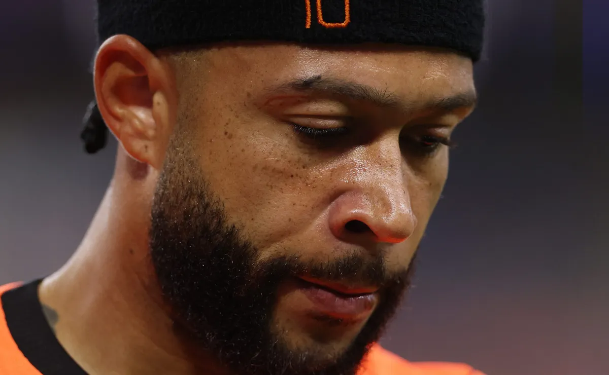 Presença de Memphis Depay como titular em Holanda x Suécia é incerta: “Não está 100% fisicamente”
