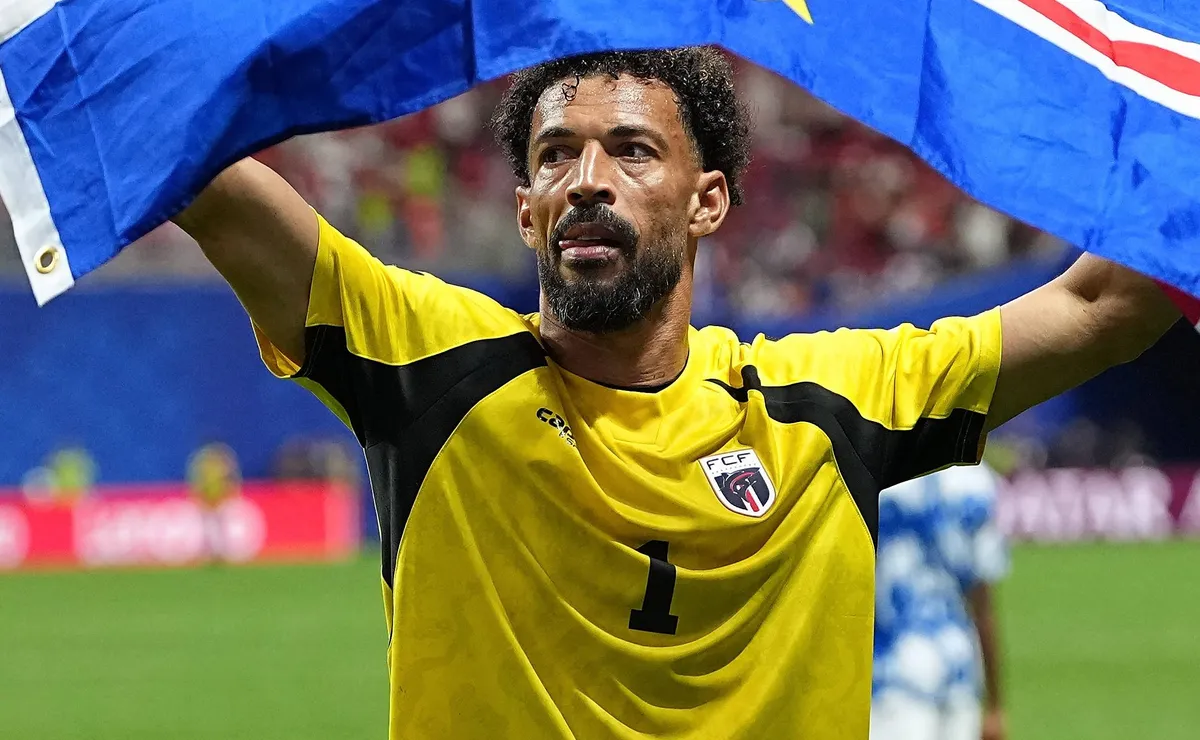 Vozinha, destaque de Cabo Verde na Copa, é sugerido ao Cruzeiro por jornalista