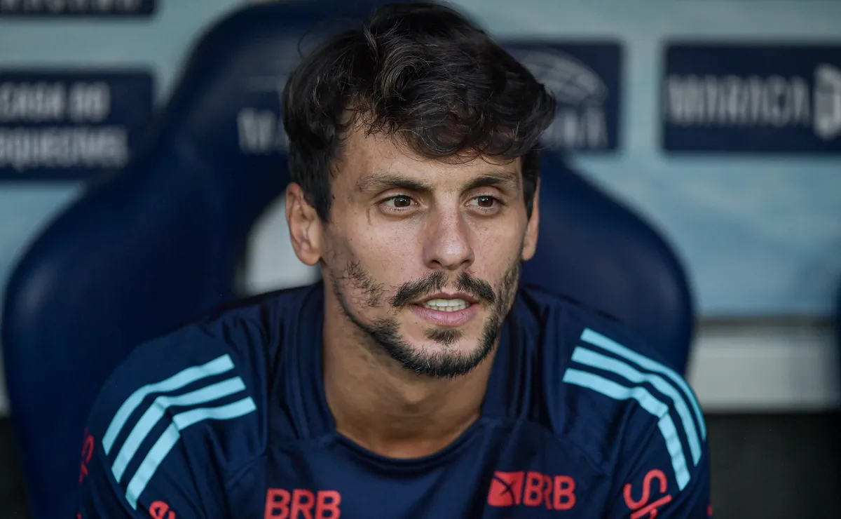 Ex-Flamengo, Rodrigo Caio quebra a internet com gafe na Copa do Mundo: “República Dominicana do Congo”
