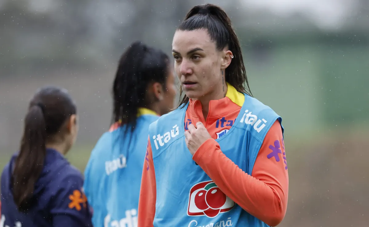 Paloma Maciel deixa treino da Seleção Brasileira com dores e preocupa Cruzeiro