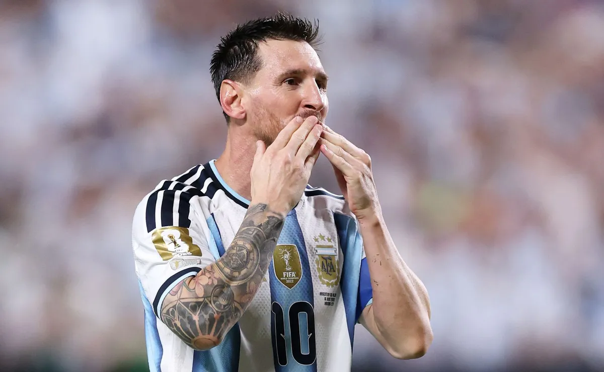 Messi domina redes com 15 milhões de interações e supera repercussão da estreia de Cristiano Ronaldo