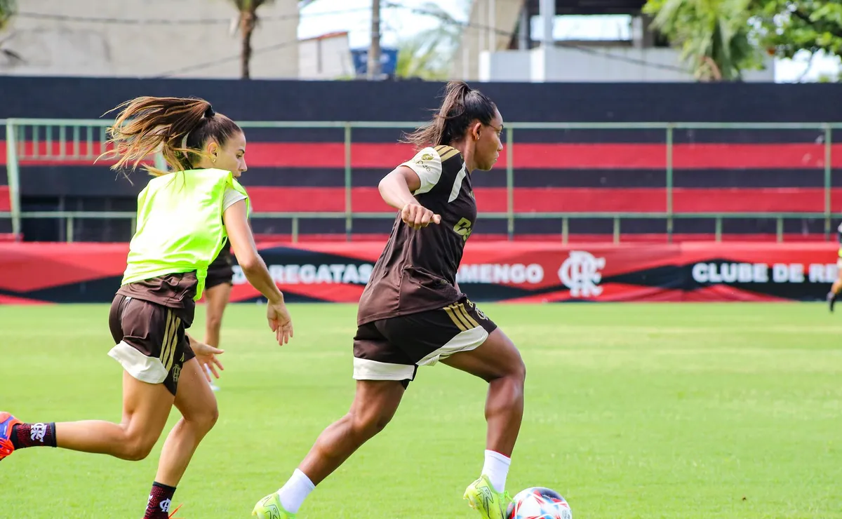 Time feminino do Flamengo se reapresenta após férias e passa por avaliações físicas