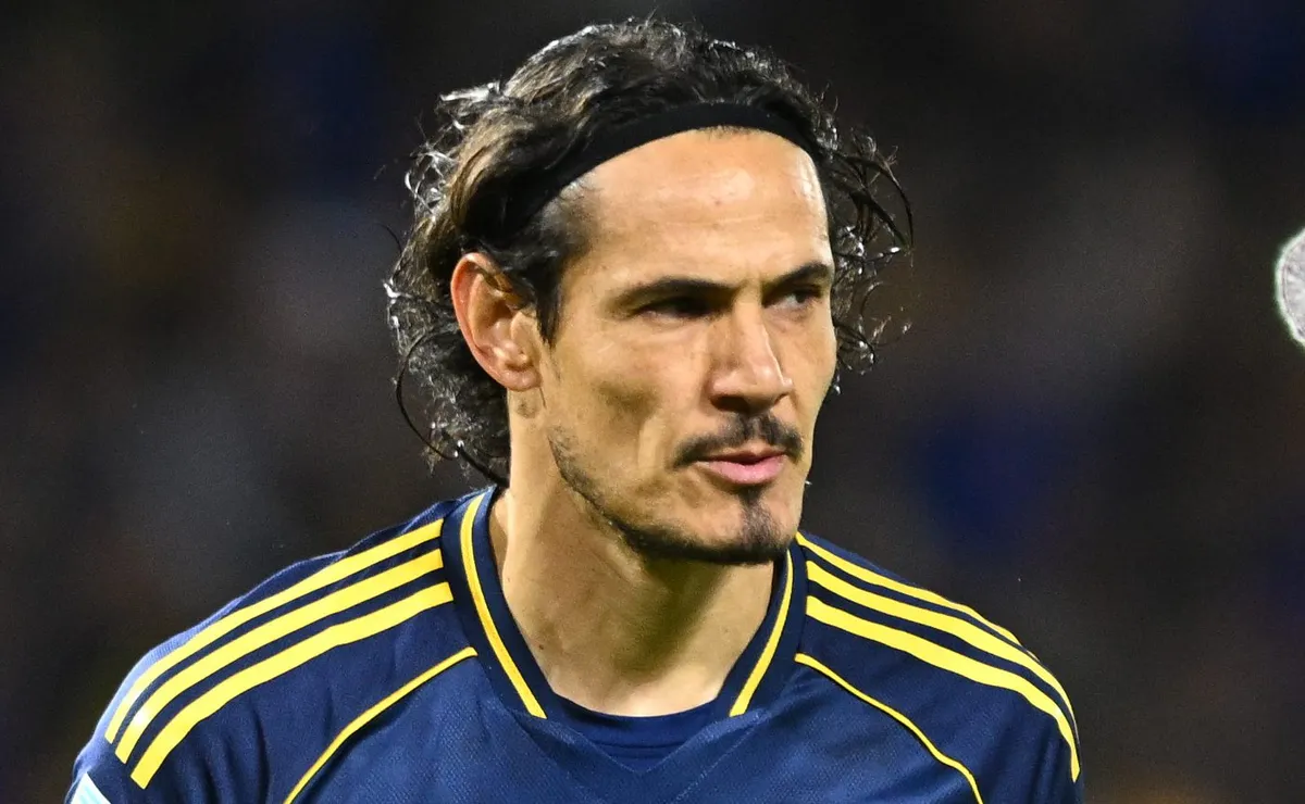 Vasco planeja oferta por Cavani após atacante uruguaio rescindir contrato com o Boca Juniors