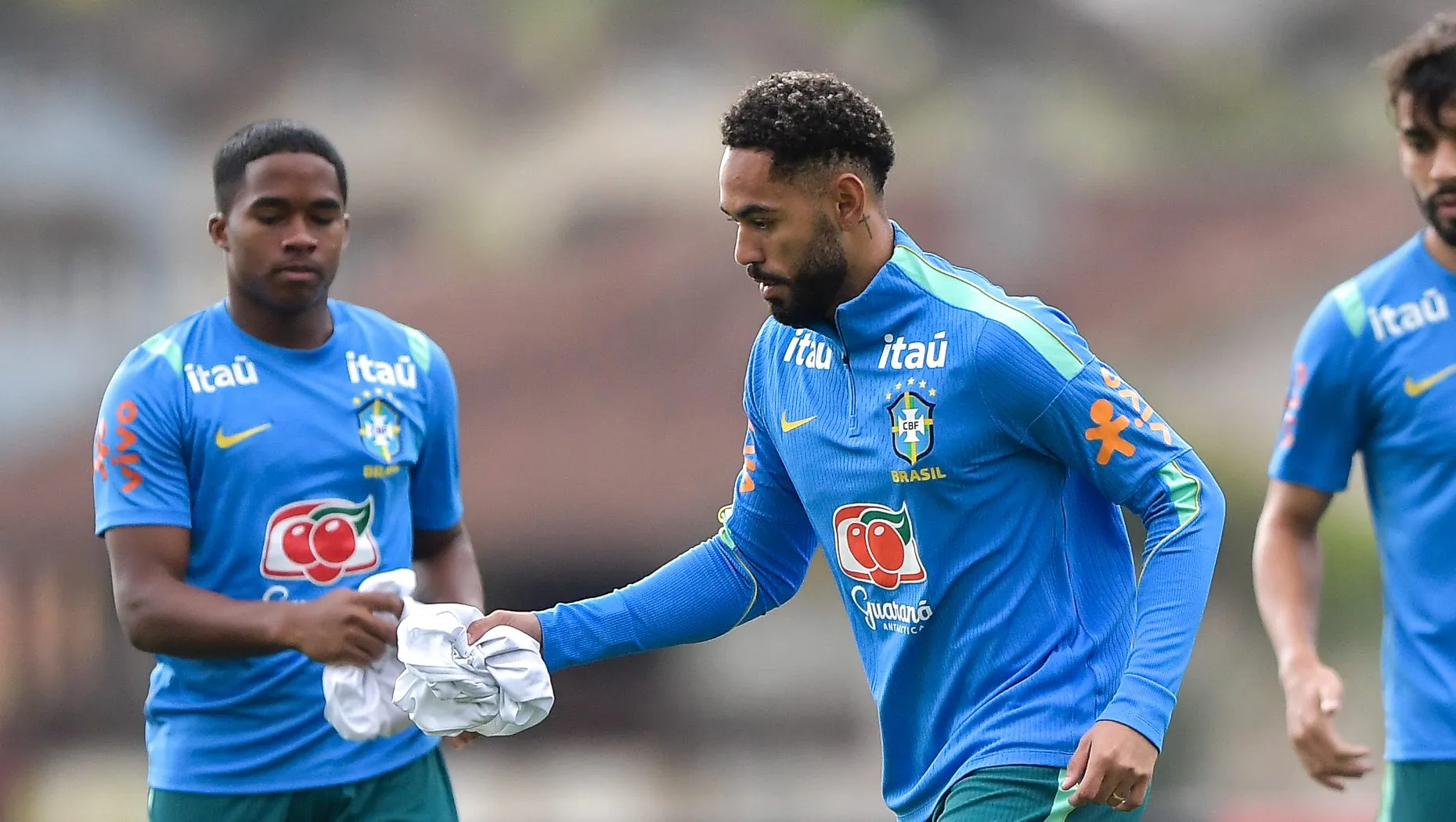 Foto: Thiago Ribeiro/AGIF – Matheus Cunha durante treino da Seleção.
