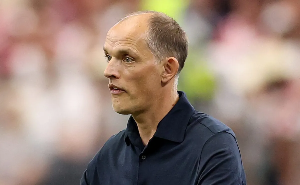 Thomas Tuchel se revolta com fotógrafos durante o hino da Inglaterra e reclama na coletiva